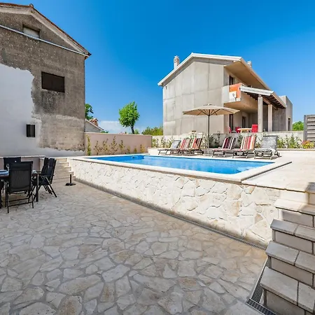Casa Simona In * Cerjani
